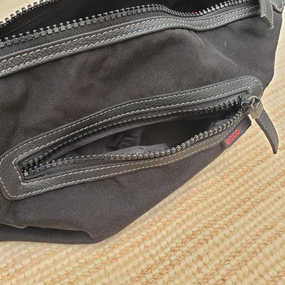 Ecco black & red toiletry travel case - Picture 6 of 6